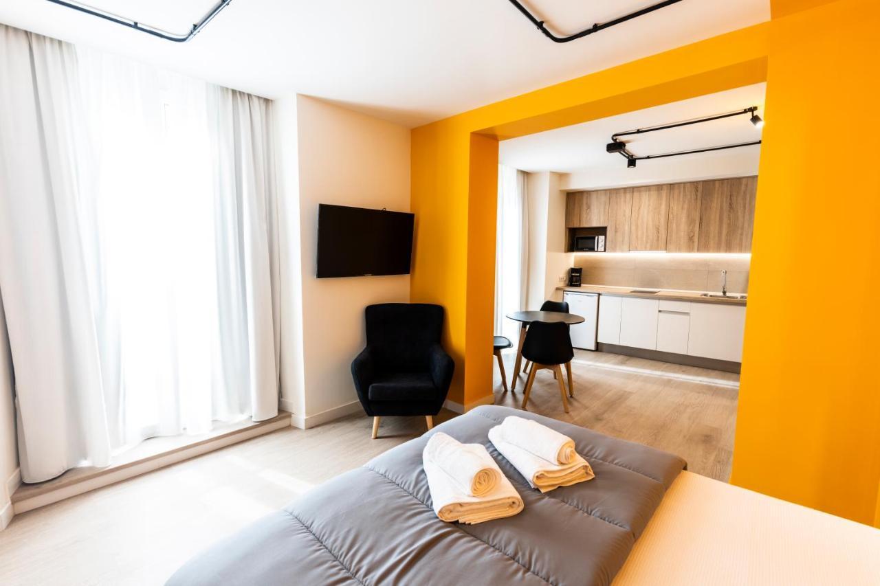 Apartamentos Turisticos De La Bernarda Caces Eksteriør bilde