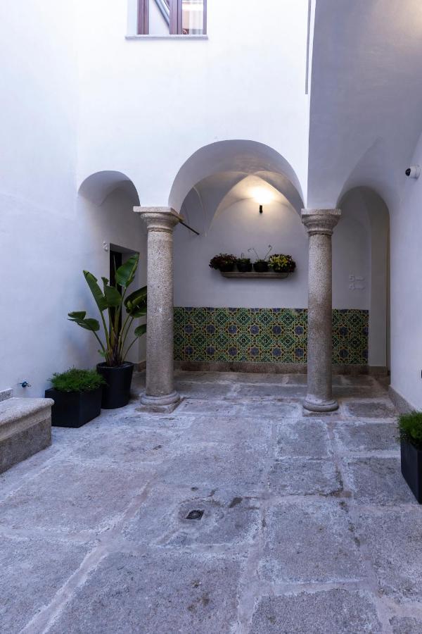 Apartamentos Turisticos De La Bernarda Caces Eksteriør bilde