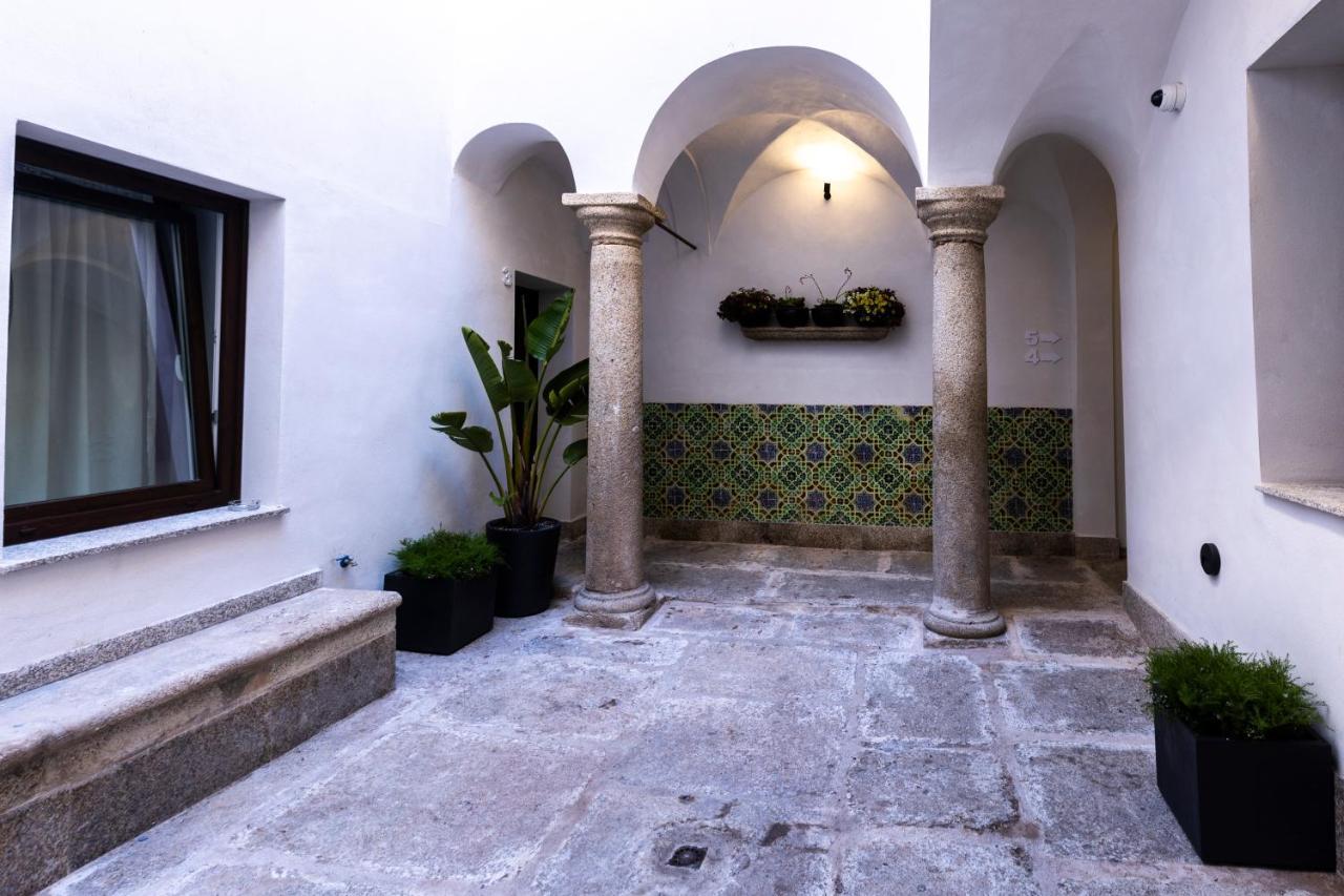 Apartamentos Turisticos De La Bernarda Caces Eksteriør bilde
